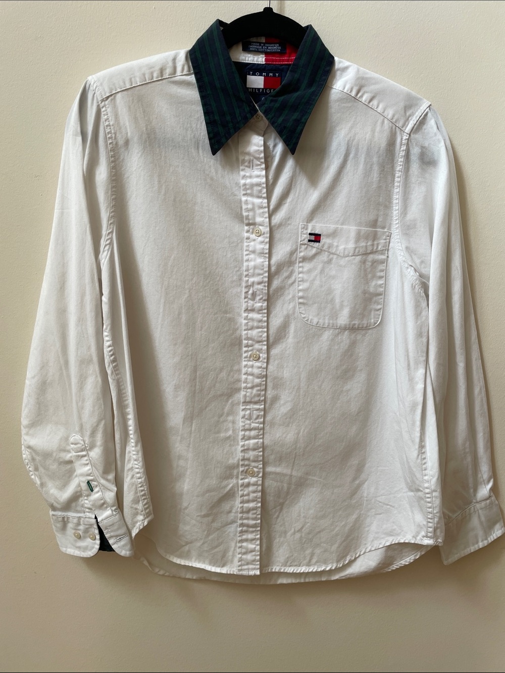 Vintage Tommy Hilfiger White Button-Down Shirt with Contrast Plaid Collar